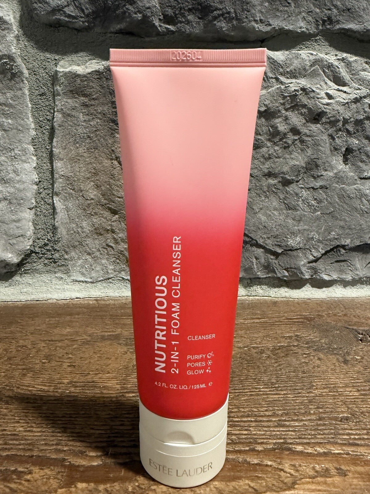 Nutritious 2-in-1 Foam Cleanser ©